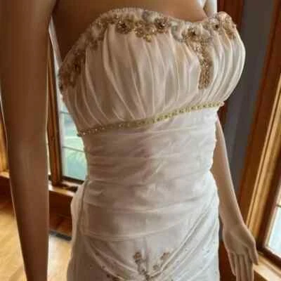 *Vestido de novia Fiesta marfil tafetán cuentas doradas sin tirantes con fruncido talla 8 Foto 1 de 4
