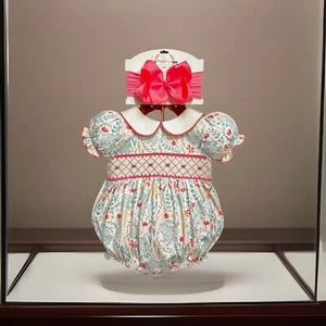 Mädchen Neu mit Etikett The Smocked Flamingo gesmokter Strampler Osterhase kostenlose Schleife 6 Monate - Bild 1 von 8