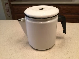 Cafetera vintage esmaltada de 6,25" de alto blanca con perilla faltante negra - Imagen 1 de 11