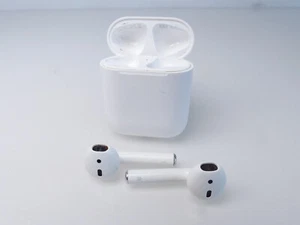 Apple AirPods 2. Casque Génération A2032 A2031 avec étui de charge A1602 #114 - Photo 1/12