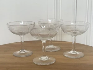 Ensemble de 4 Coupes à Champagne en Cristal à Décor de Noeud - Picture 1 of 4