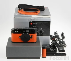 HERMOSA CARROCERÍA LEICA M 8.2 PINTADA DE NEGRO (NÚMERO LEICA: 10711) + ¡BONITOS EXTRAS!! - Imagen 1 de 18
