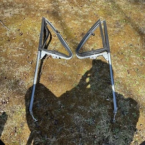 1985 - 1991 Dodge Ram Van Right Vent Window braket   OEM  B150 B250 - Picture 1 of 5