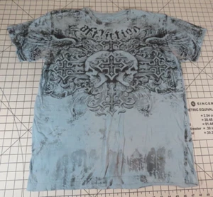 T-shirt AFFLICTION Fedor Vs Barnett blu taglia L MMA Fight edizione limitata RARA - Foto 1 di 7