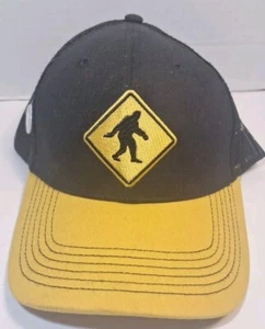 Sombrero de Isla de Pascua Snapback Bordado Bigfoot Sasquatch Ajustable - Imagen 1 de 7