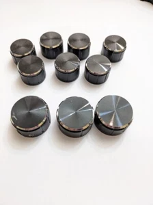 10  manopole per radio -fonovaligia-amplificatore -7 a diametro 22mm + 3 da 28mm - Foto 1 di 2