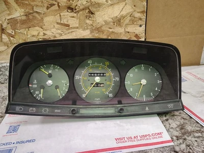 1980 1977-85 Mercedes Benz 300CD Speedometer Instrument Cluster 140K - MPH - 85 - Image 1 of 4