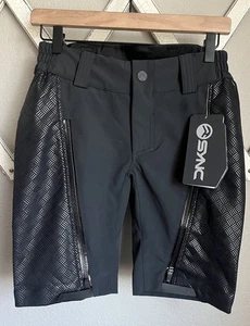 Neu mit Etikett! SYNC Damen Gr. XS Ski Race Trainingsshorts Alpine Racing - Schwarz *LOGO* - Bild 1 von 12