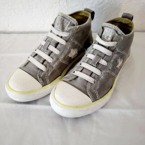 Converse - Picture 1 of 5