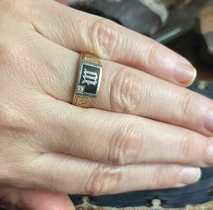 Antique Engraved Black Enamel Signet Ring Mens or Ladies W or M - Photo 1 sur 8