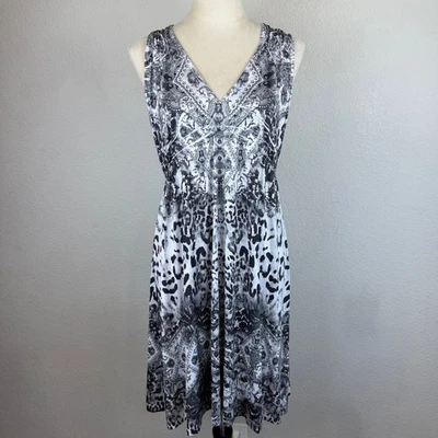 Vestido para mujer APT 9 negro blanco cachemir estampado de leopardo sin mangas con tachuelas cuello en V Foto 1 de 4