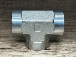 PARKER 3/4" NPT Tee Zinc Plated Carbon Steel (3700 Psig) 3/4 MMO-S Female Pipe - Picture 1 of 2