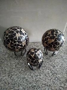 Scultura sfere a mosaico corno/osso - Foto 1 di 1