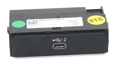 AUDI Q5 FY 2.0 50TFSIe Quattro 8W0035708A Connettore per sorgenti audio esterne USB - Immagine 1 di 3