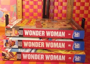 Comics, Showcase Presents Wonder Woman, Set, #1-#3 Bände, 10 1/2"h, Papier - Bild 1 von 24