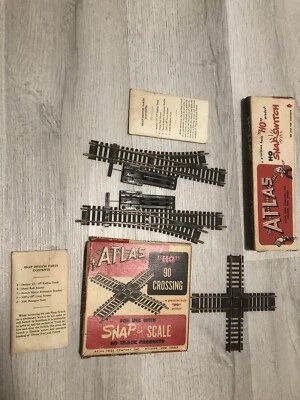 ATLAS HO Scale Snap Switch & 90 Crossing With Box - Image 1 of 3