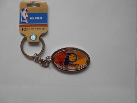 Indiana Pacers Spinner Key Chain.Flips to different Logos. Very Nice  #389 Cover