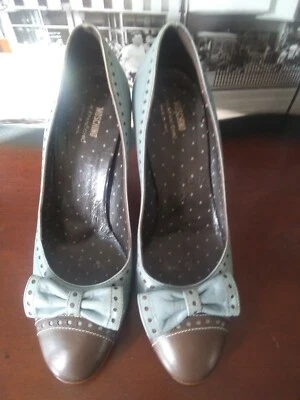 Moschino Italia Cheapandchic arco azul tacones zapatos de salón puntera EU 37 US 7 M raro Foto 1 de 4