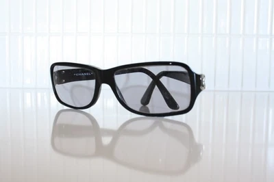 AUTÉNTICAS Gafas de sol Chanel Logo Negro Envolvente Acolchado CC Monograma 5050 De colección RX Foto 1 de 4