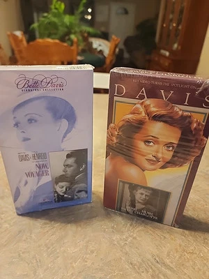 Lot Of 2 VTG Bette Davis VHS Now Voyager 1988  Hush Hush Sweet Charlotte (B&W) Foto 1 de 4