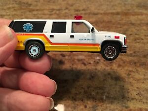 Code 3 Yellow/White Suburban gently used very rare (same scale as DCP)