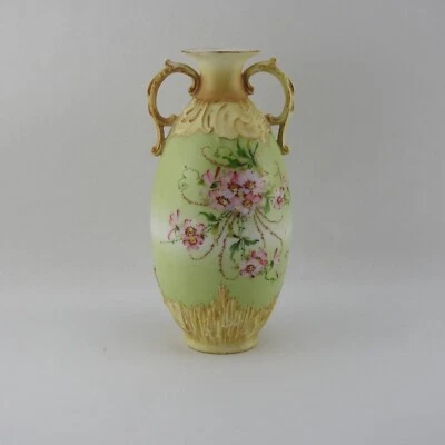 Jarrón antiguo de porcelana de 9" verde pintado a mano firmado M dorado floral rosa Foto 1 de 4
