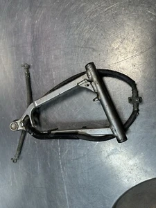 Yamaha Raptor 700 YFZ450 YFZ 450 BRAZO SUPERIOR IZQUIERDO OEM PLATEADO CON LÍNEA DE FRENO - Imagen 1 de 5