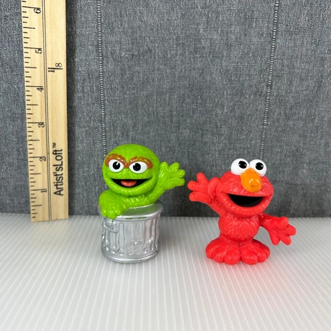 Sesame Street Workshop Elmo & Oscar The Grouch 2.5" Plastic Figure 2013 Hasbro Cover