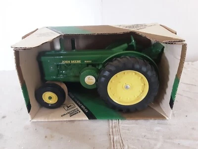 JOHN DEERE 1/16 COLLECTORS EDITION 1949/1954 MODEL R TRACTOR #544DA ERTL NIB.  - Image 1 of 2