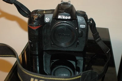 Cámara digital Nikon D70 SLR (solo cuerpo) Foto 1 de 2