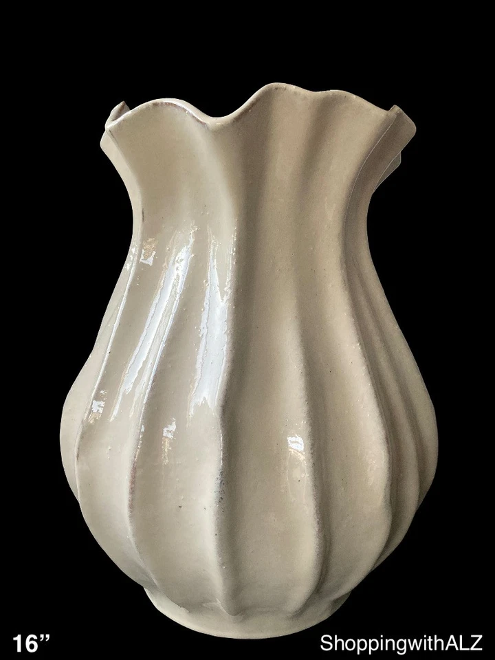 NUEVO Jarrón de cerámica plisado Hearth & Hand Magnolia 16” crema agria Foto 1 de 1