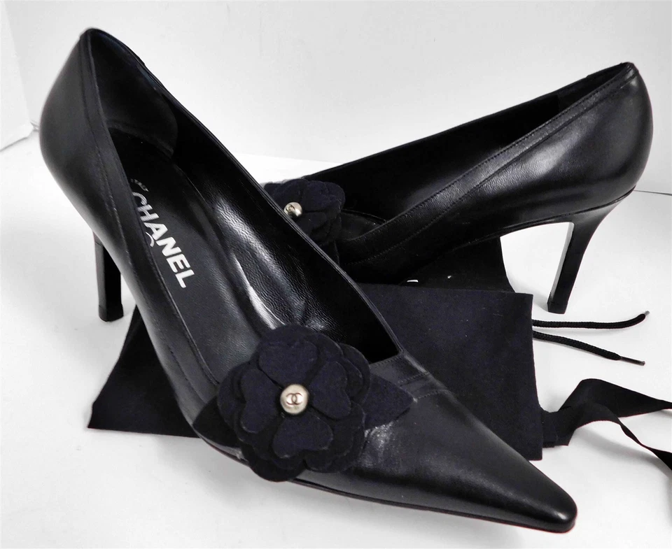 Chanel Black Classic Leather Camellia Felt Flower CC Pointy Pumps Italy 40 - Image 1 of 4