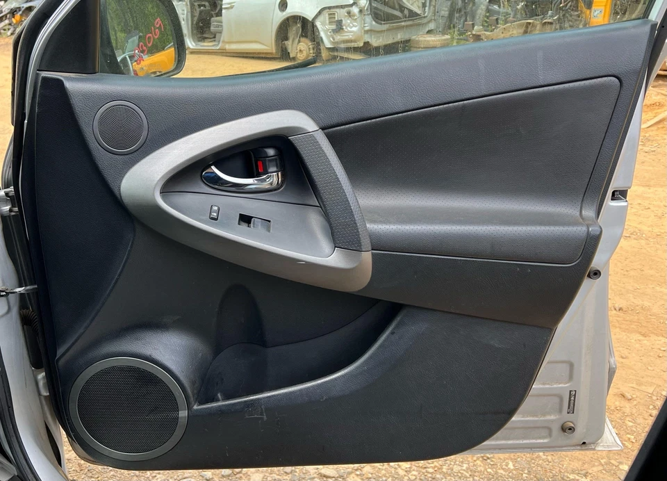 Panel interior de la puerta delantera deportiva Toyota Rav4 09-12 lado derecho cuero negro Foto 1 de 1