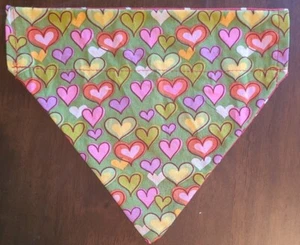 2-seitiges Überkragen Slipper Haustier Bandana/Schal - Größe M - Herzen - Bild 1 von 2
