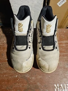 Nike Mens Kyrie Flytrap II AO4436-170 White Basketball Shoes Size 8 NO BOX/LACES - Picture 1 of 14