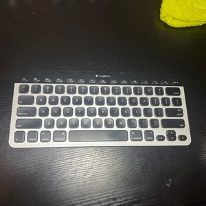 Logitech Easy‑Switch K811 Wireless Bluetooth Keyboard – Tested & Working - Picture 1 of 5