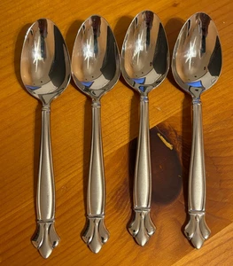 (4) Cucharas soperas ovaladas FLEUR de LIS de MESA INTERNATIONAL acero inoxidable 18/10 7-1/8 pulgadas - Imagen 1 de 10