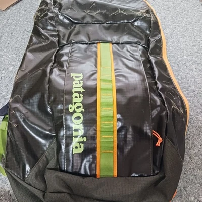 Patagonia Black Hole 32L Back Pack Rucksack Black Pistachio Orange - Image 1 of 4