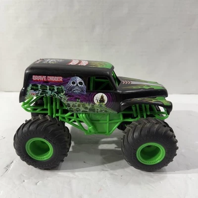 Grave Digger by Spin Master RC Remote Control Monster Jam Truck 1:24 (no remote) - Image 1 of 4