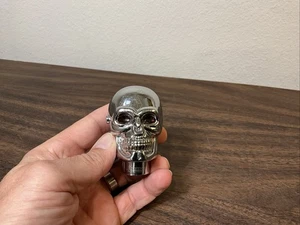 Perilla de cambio de calavera cromada pesada de colección, ojos rojos, Hot Rod, palanca de cambios Rat Rod - Imagen 1 de 7