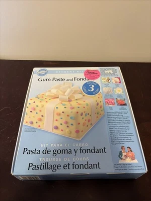Wilton Lesson Plan pasta de goma e fondant para curso de decoração de bolo 3 novo kit - Imagem 1 de 2