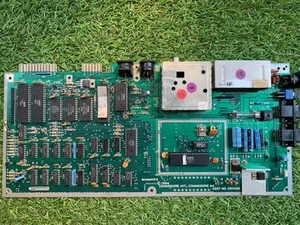 Commodore 64C Hauptplatine Mainboard DEFEKT ALLES LESEN - Afbeelding 1 van 11