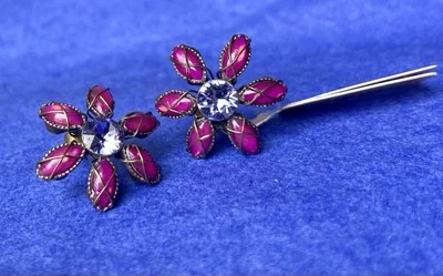 Konplott Ohrstecker Psychodahlia lila mit blauem Stein Neu - Bild 1 von 3