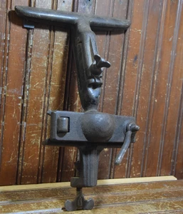 CAST IRON BENCH MOUNT SAW VISE VINTAGE 1910s 1920s CLAMP HAND ADJUSTABLE FILEING - Picture 1 of 20