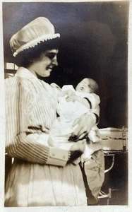 1914 Vintage Photo NYC BELLEVUE HOSPITAL CHILDREN’S WARD 9 NURSES Orphan Kids - Picture 1 of 3