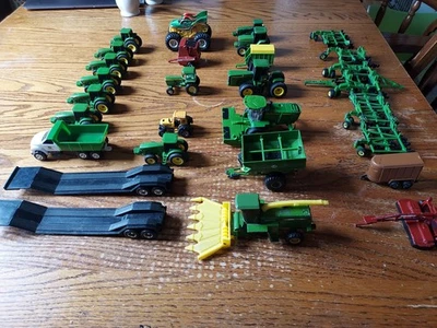 Juguetes Ertl 1/64 John Deere (y otros) algunos para piezas o reparación Foto 1 de 4