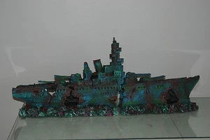 Aquarium Large Stunning Sunken Destroyer Two Part Battleship 68 x 14 x 26 cms - Picture 1 of 12