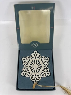 Lenox 1998 SNOWFLAKE Snow Fantasies Holiday Christmas Ornament - Image 1 of 4