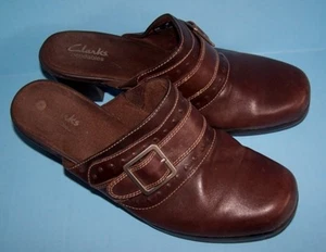 Clarks Brown Leather Mules Womens 10 M Clogs Bendables w/ buckle detail Great! - Imagen 1 de 3
