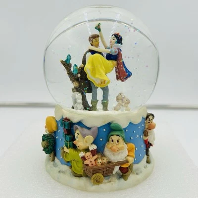 Disney Enesco Blancanieves Musical Globo de Nieve "Te deseamos una Feliz Navidad" 5.5" Foto 1 de 4